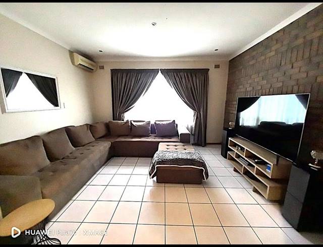 3 BEDROOM HOUSE FOR SALE IN SHALLCROSS